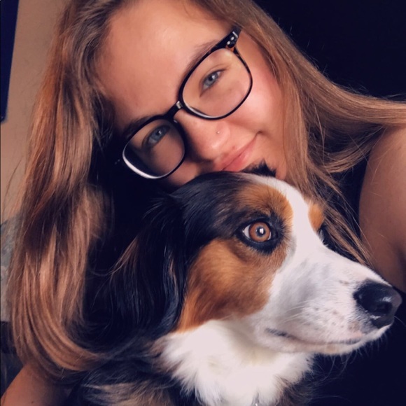 Meet your Posher, Taylor - Picture 1 of 1